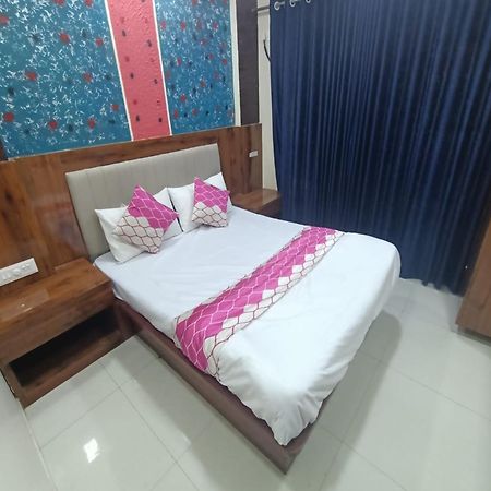 Hotel Om Sai Нави Мумбаи Экстерьер фото