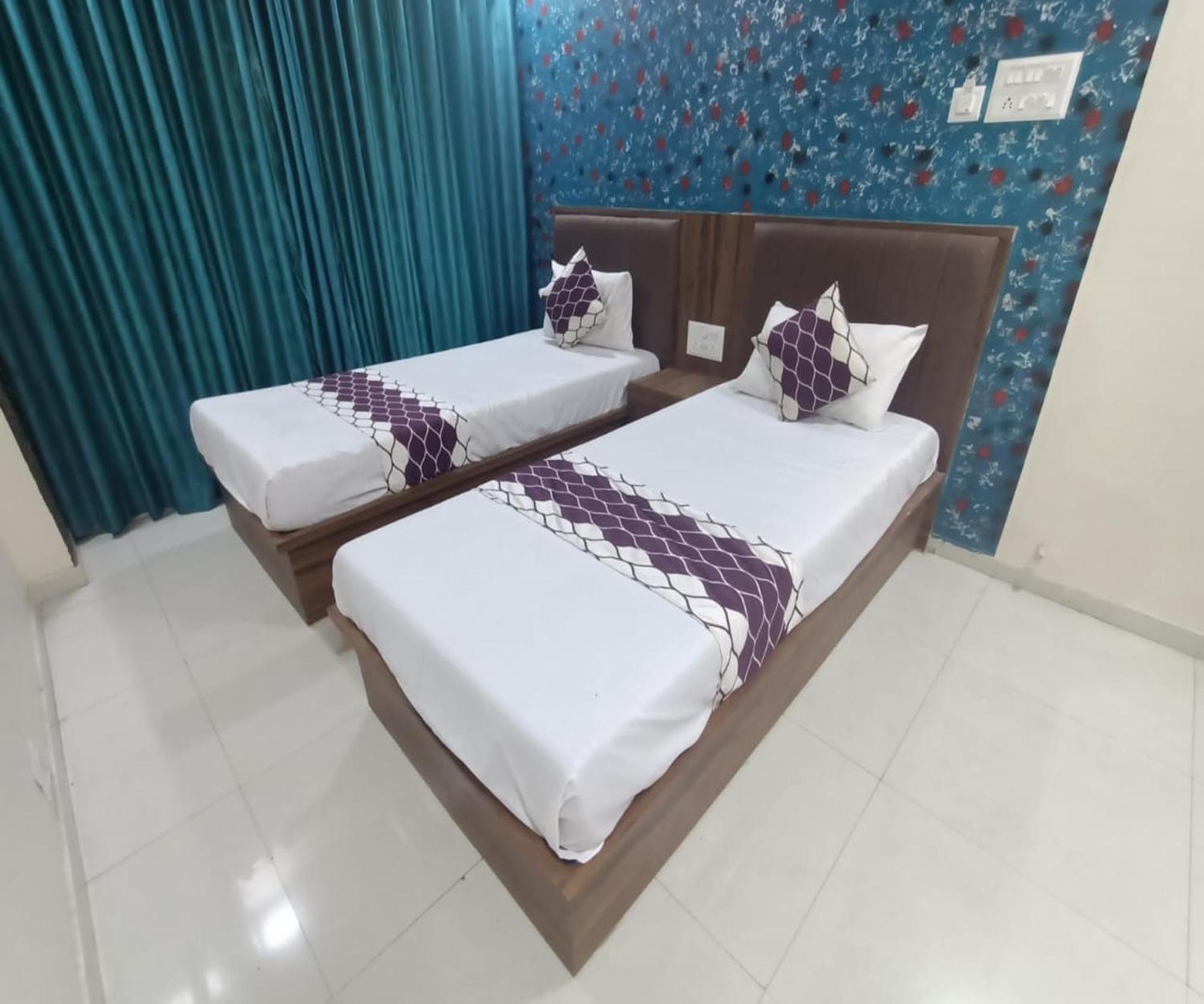 Hotel Om Sai Нави Мумбаи Экстерьер фото