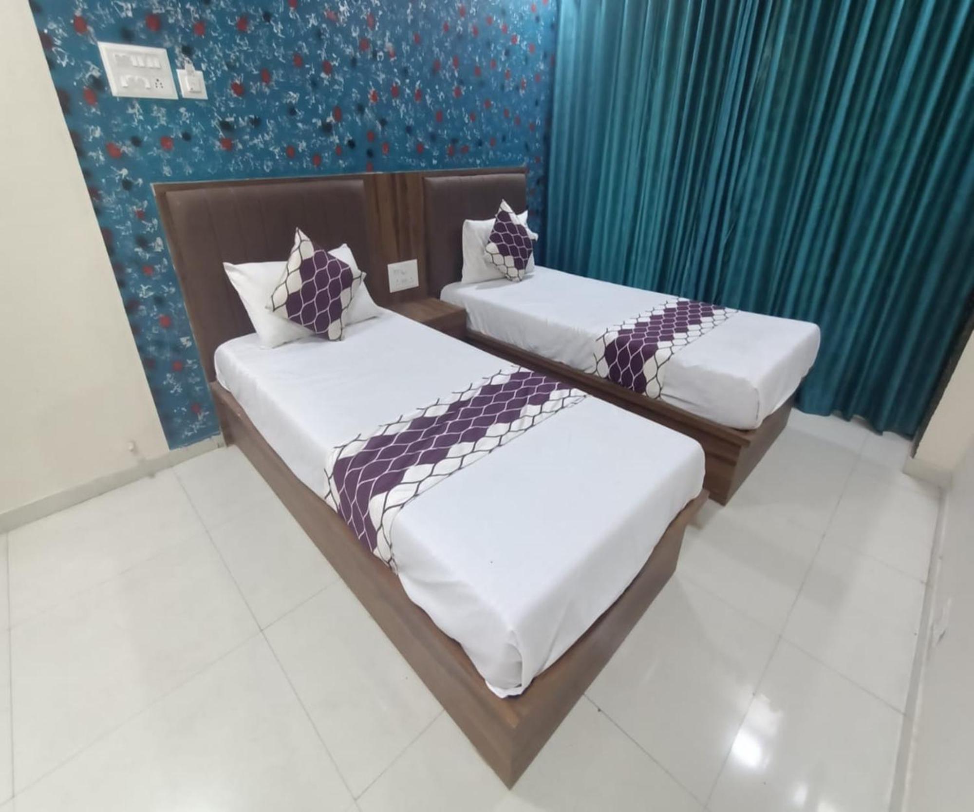 Hotel Om Sai Нави Мумбаи Экстерьер фото