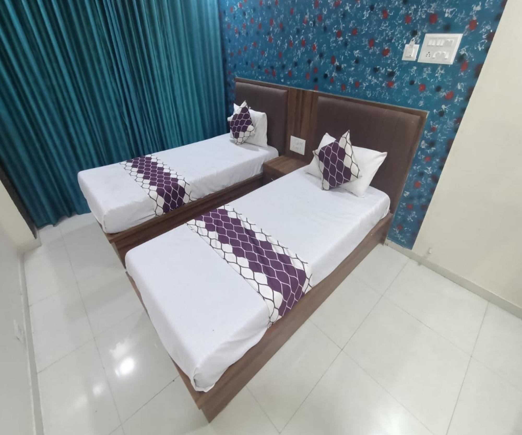 Hotel Om Sai Нави Мумбаи Экстерьер фото